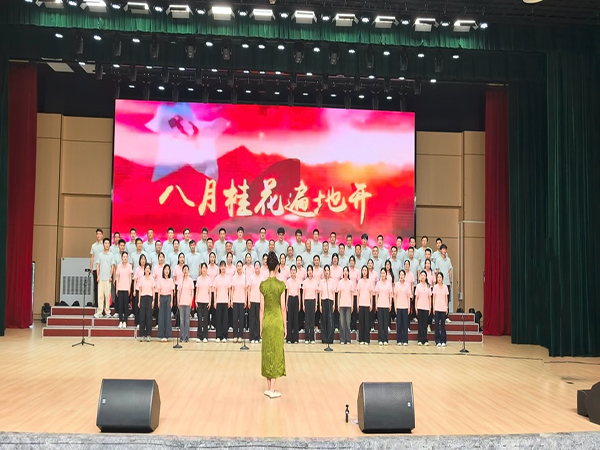 U8国际成功举办第三届“移动杯”大学生合唱比赛